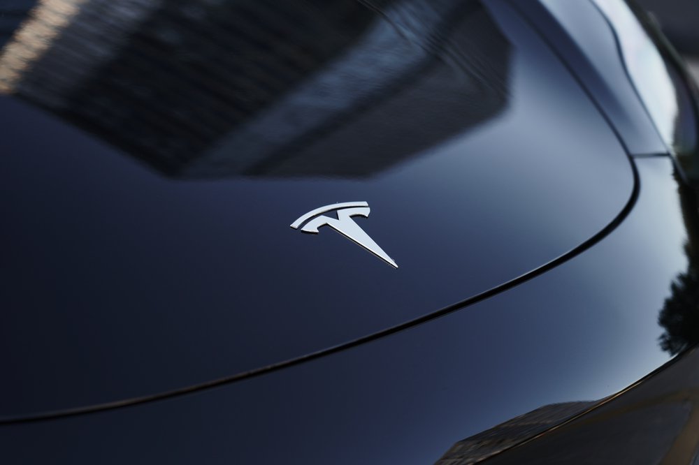 Tesla Logo Analysis and Its Distinctive Features in the Automotive IndustryImage6